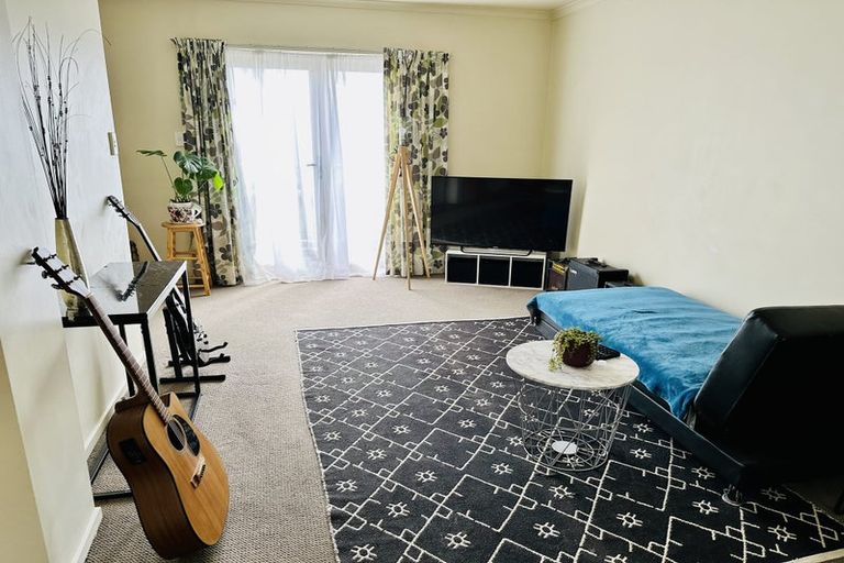 Photo of property in 2/49 Henderson Valley, Henderson, Auckland, 0612