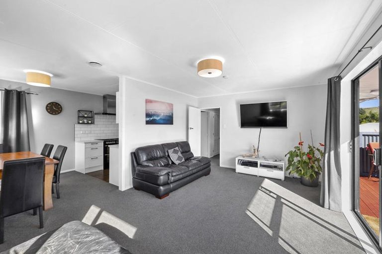 Photo of property in 4 Ward Place, Marfell, New Plymouth, 4310
