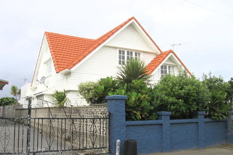 Photo of property in 179 Onepu Road, Lyall Bay, Wellington, 6022