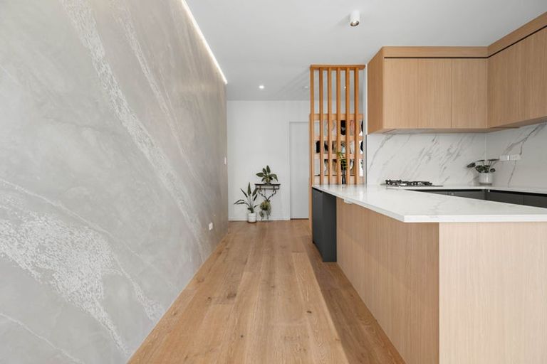 Photo of property in 6a Raeben Avenue, Hillcrest, Auckland, 0627