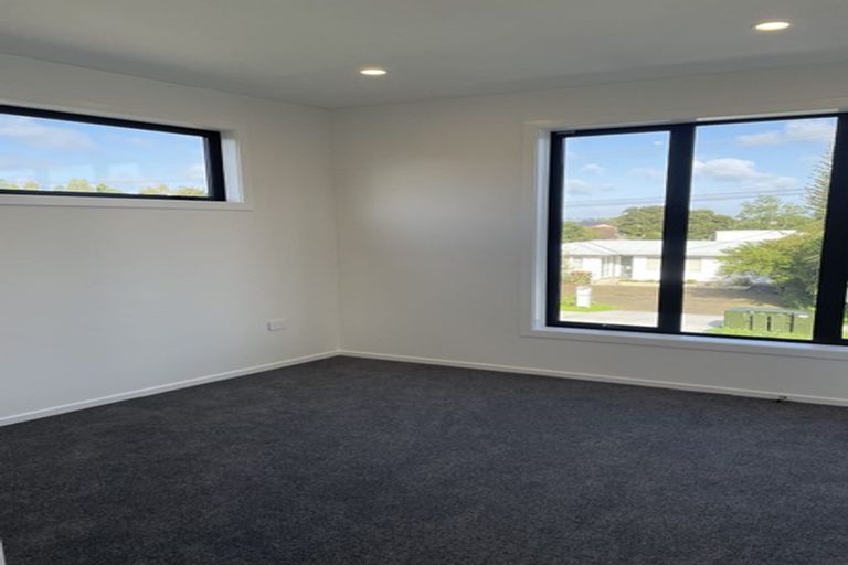 Photo of property in 1/63 Taikata Road, Te Atatu Peninsula, Auckland, 0610