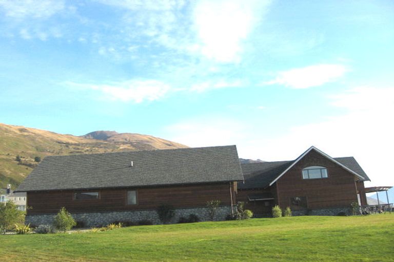 Photo of property in 4 Elderberry Crescent, Wanaka, 9305