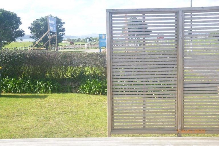 Photo of property in 7 Tatau Way, Te Atatu Peninsula, Auckland, 0610