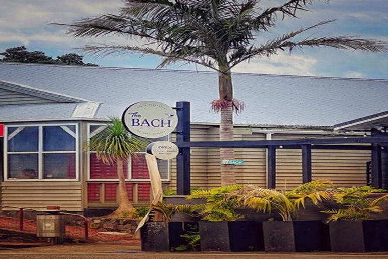 Photo of property in 1138 South Road, Oakura, 4314