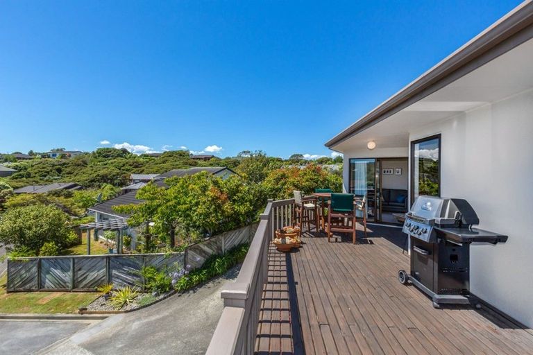 Photo of property in 11 Musket Lane, Whitby, Porirua, 5024