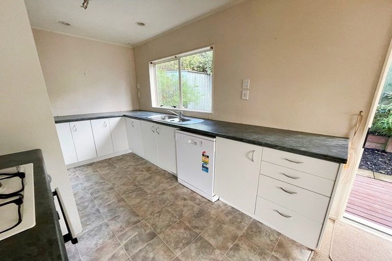 Photo of property in 10 Granville Drive, Massey, Auckland, 0614