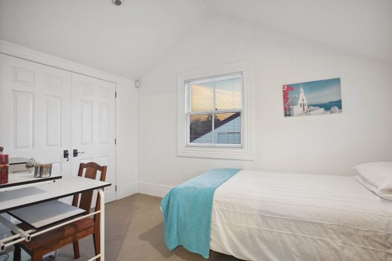 Photo of property in 1/14 Beach Road, Northcote Point, Auckland, 0627