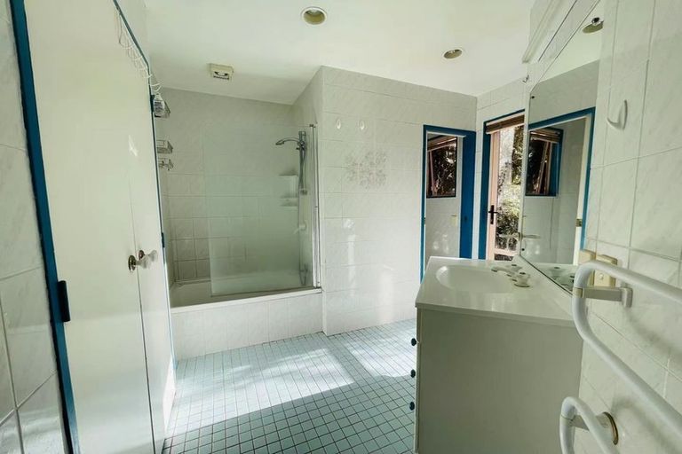 Photo of property in 1/823 East Coast Road, Northcross, Auckland, 0630