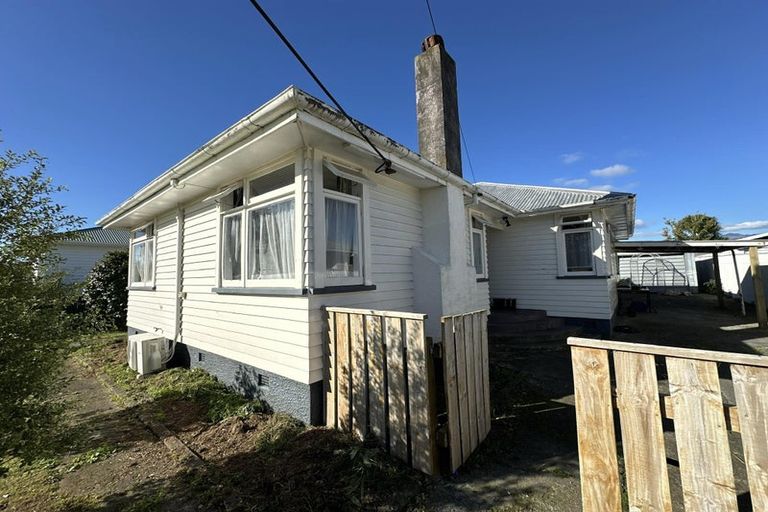 Photo of property in 10 Quinn Road, Levin, 5510