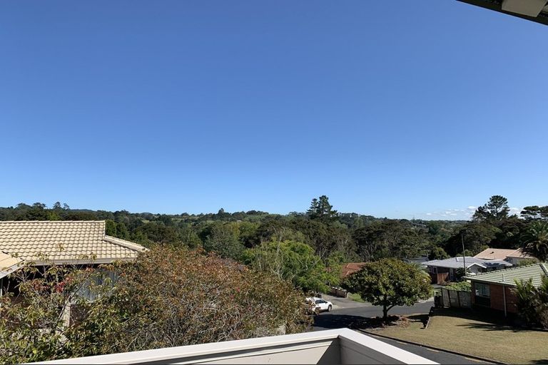 Photo of property in 10 Meynell Court, Glen Eden, Auckland, 0602