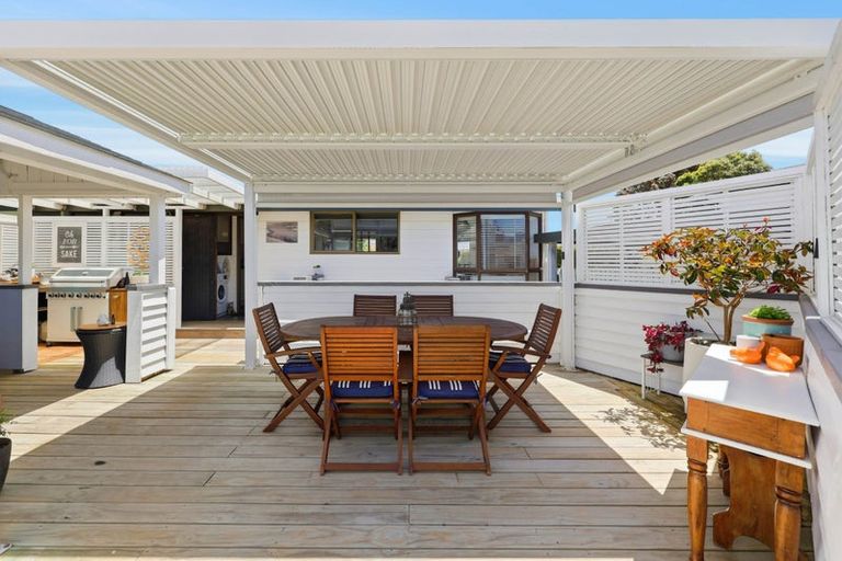 Photo of property in 6 Vela Place, Clarks Beach, 2122