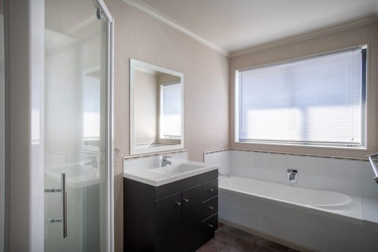 Photo of property in 11 Geneva Terrace, Kelvin Grove, Palmerston North, 4414