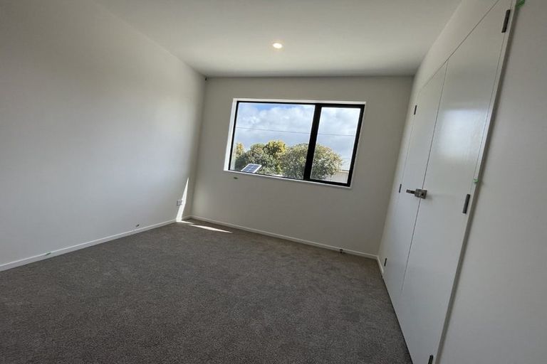 Photo of property in 6/241 Don Buck Road, Massey, Auckland, 0614