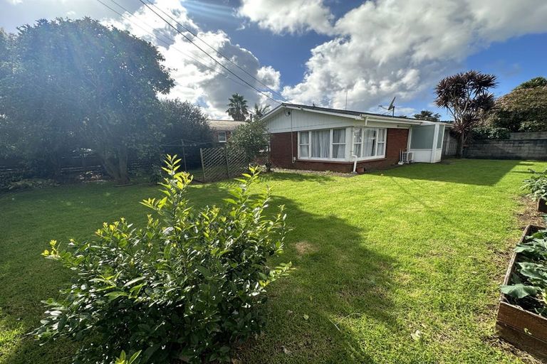 Photo of property in 663 Te Atatu Road, Te Atatu Peninsula, Auckland, 0610