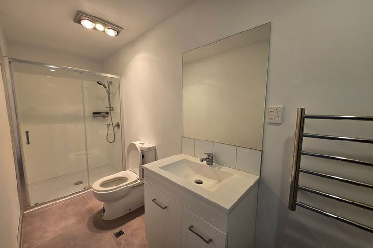 Photo of property in 5 Eileen Newey Place, Henderson, Auckland, 0612