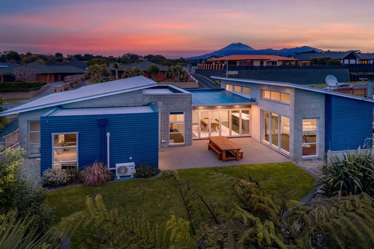 Photo of property in 61 Karamea Street, Whalers Gate, New Plymouth, 4310