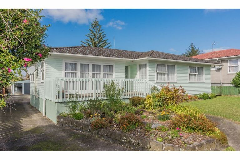 Photo of property in 24 Sunvue Road, Glen Eden, Auckland, 0602