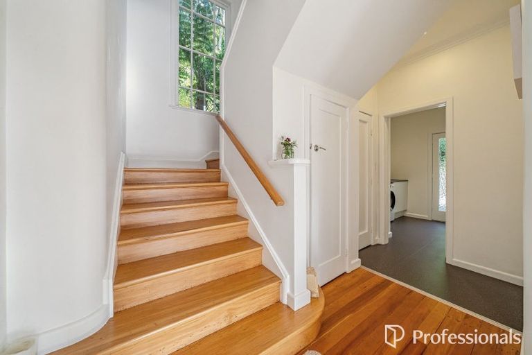 Photo of property in 31 Walter Road, Lowry Bay, Lower Hutt, 5013