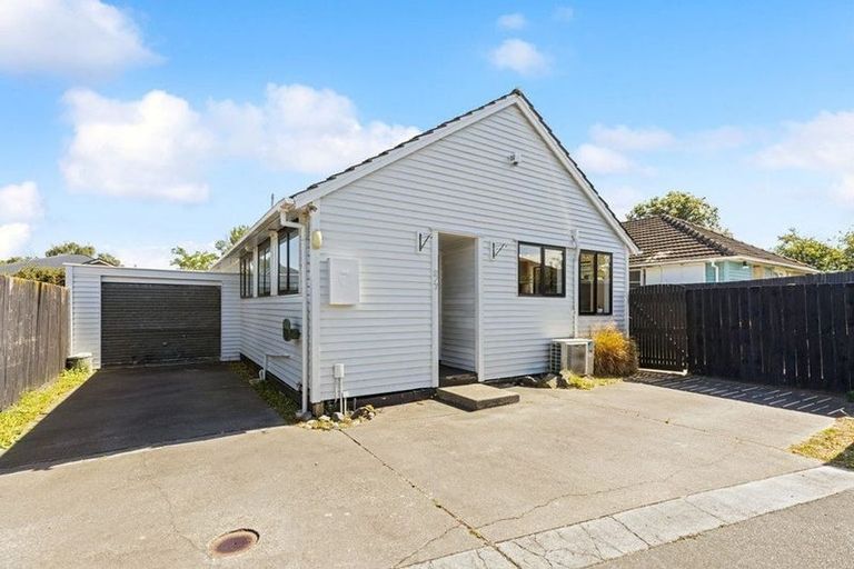 Photo of property in 2/7 Wilmot Street, Northcote, Christchurch, 8052