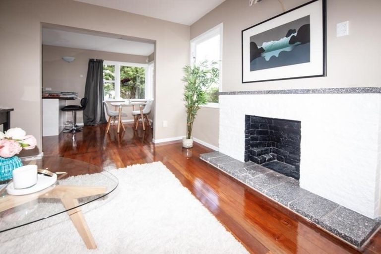 Photo of property in 35 Oswald Crescent, Paparangi, Wellington, 6037