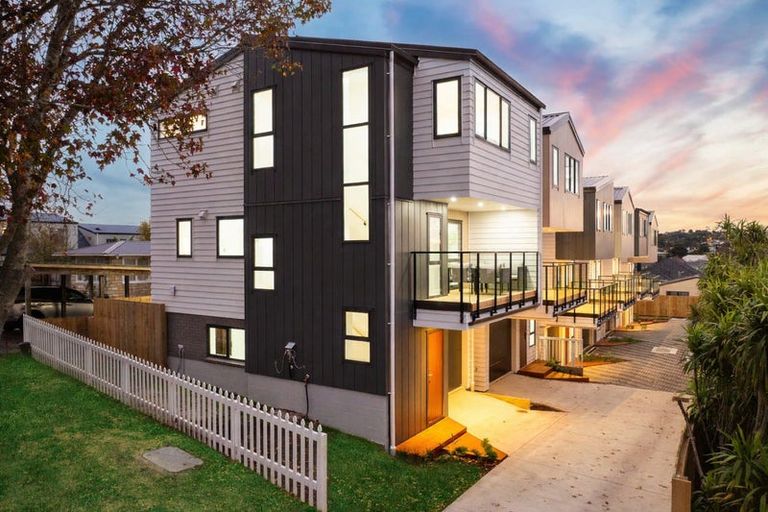 Photo of property in 21d Laura Street, Kelston, Auckland, 0602