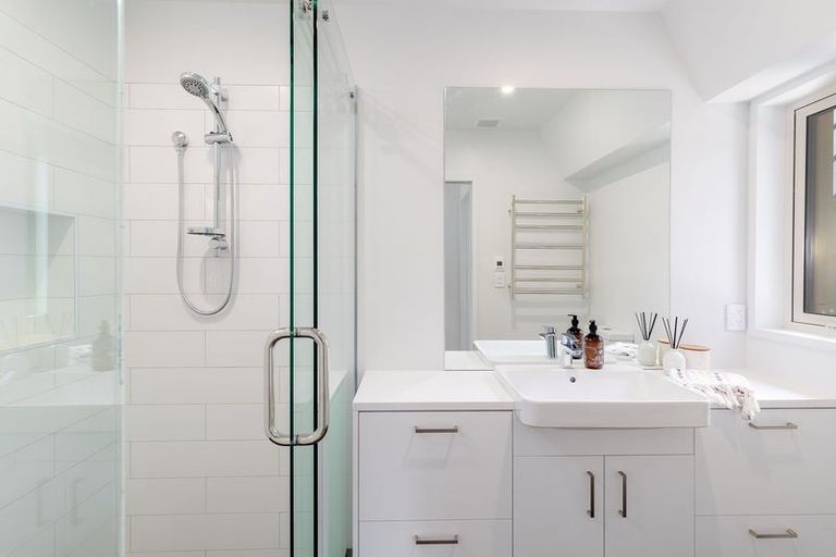 Photo of property in 93 Holly Road, St Albans, Christchurch, 8014