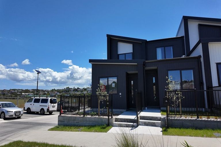 Photo of property in 8/4 Limestone Drive, Hobsonville, Auckland, 0616