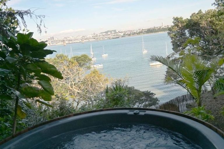 Photo of property in 11 Hinemoa Street, Birkenhead, Auckland, 0626