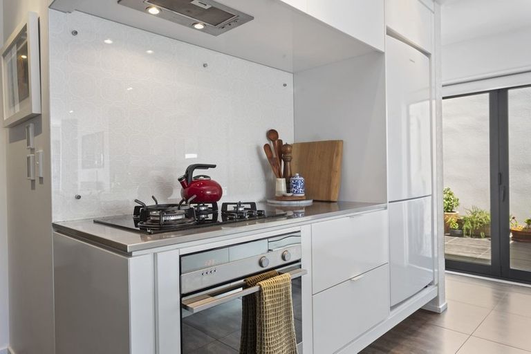 Photo of property in 154 Holly Road, St Albans, Christchurch, 8014