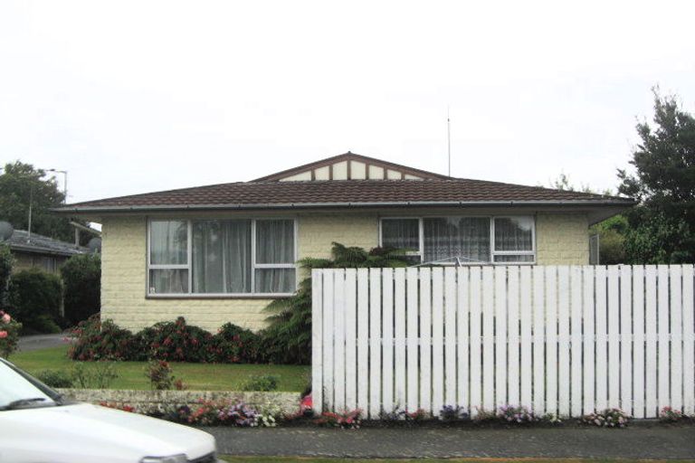 Photo of property in 28 Strathfield Avenue, Dallington, Christchurch, 8061