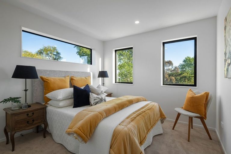 Photo of property in 2/9 Rengarenga Rise, Fairview Heights, Auckland, 0632