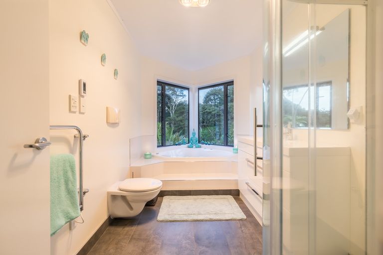 Photo of property in 366d Huia Road, Titirangi, Auckland, 0604