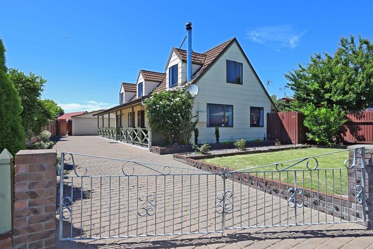 Photo of property in 14 Gilmour Place, Taradale, Napier, 4112
