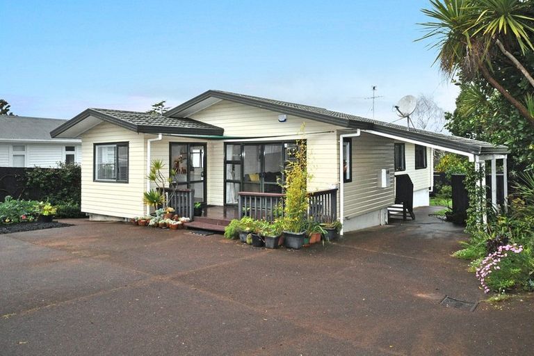 Photo of property in 27a Tahi Terrace, Glen Eden, Auckland, 0602