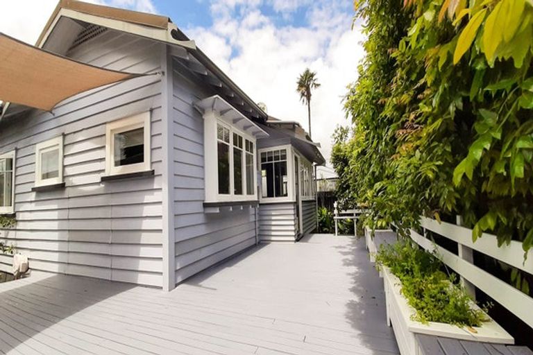 Photo of property in 74a Wharf Road, Te Atatu Peninsula, Auckland, 0610