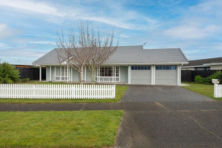 Photo of property in 18 Chippendale Crescent, Highbury, Palmerston North, 4412