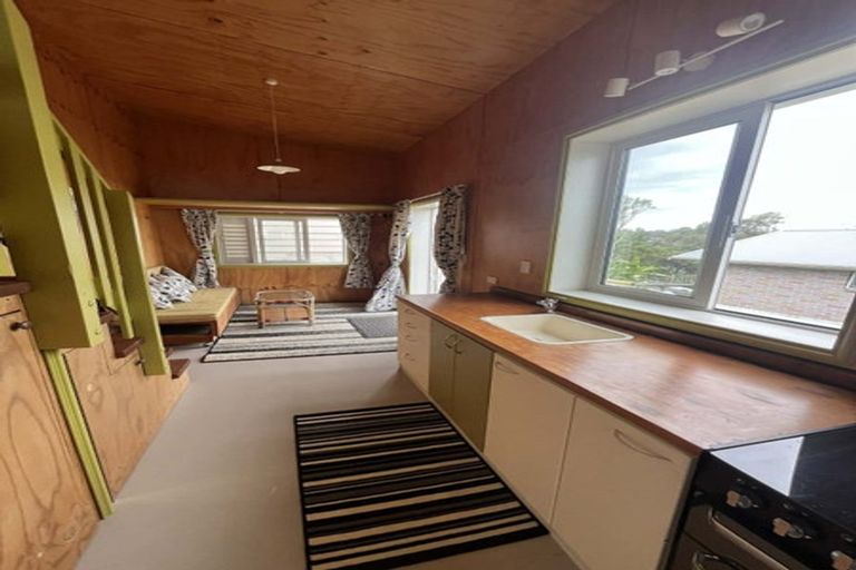 Photo of property in 51 Onewa Road, Northcote, Auckland, 0627