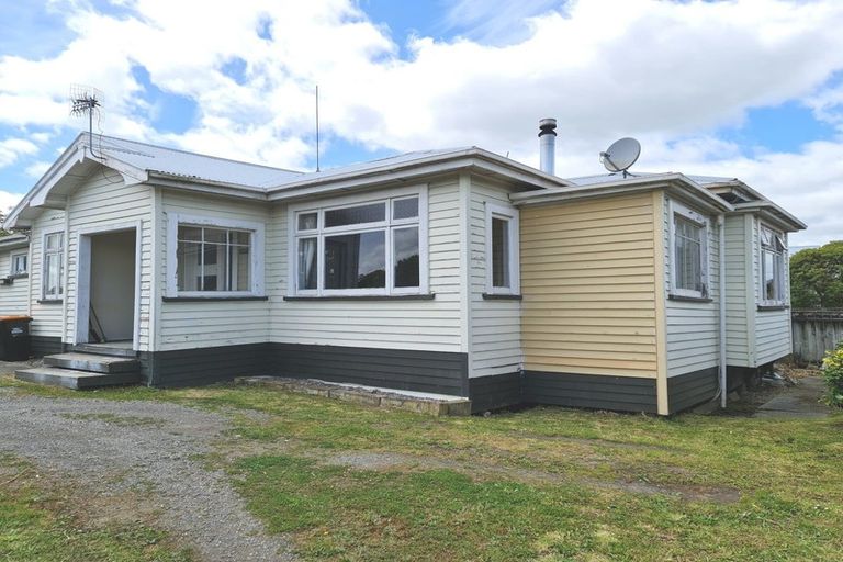 Photo of property in 42 Chelwood Street, Takaro, Palmerston North, 4412