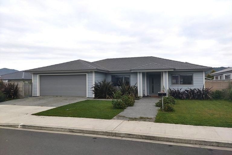 Photo of property in 5 Henrietta Maxwell Grove, Wainuiomata, Lower Hutt, 5014