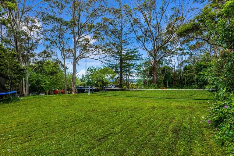 Photo of property in 48 Ngarahana Avenue, Paremoremo, Auckland, 0632