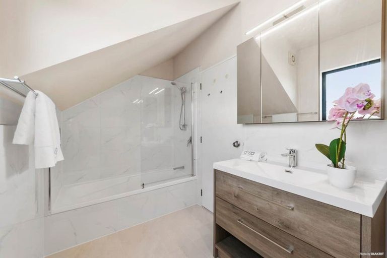 Photo of property in 18/1 Melview Place, New Lynn, Auckland, 0600