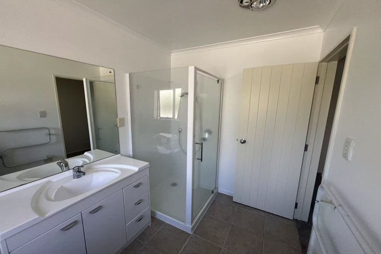 Photo of property in 2 Deerfield Place, Flat Bush, Auckland, 2019