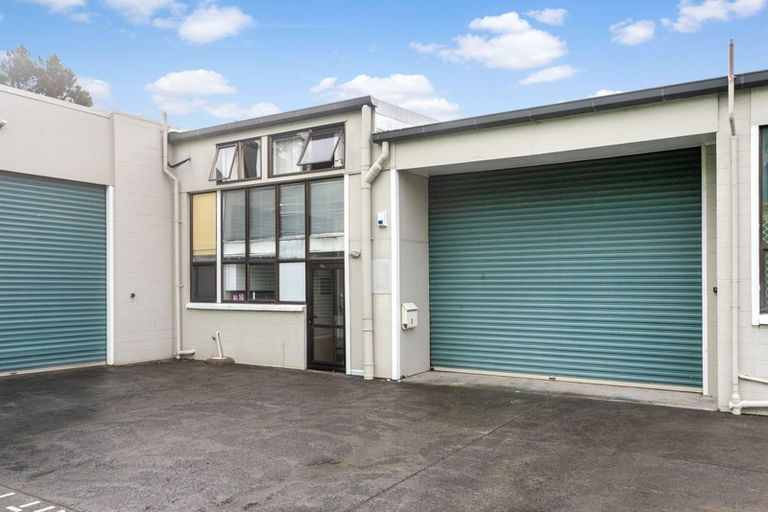 Photo of property in 2/251 Lincoln Road, Henderson, Auckland, 0610