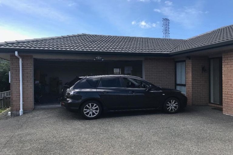 Photo of property in 52 Miles Crescent, Newlands, Wellington, 6037