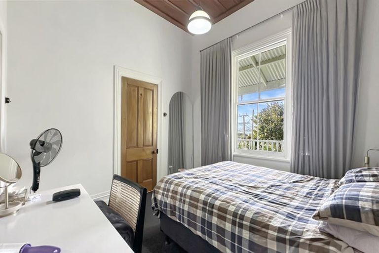 Photo of property in 12 Richmond Avenue, Northcote Point, Auckland, 0627