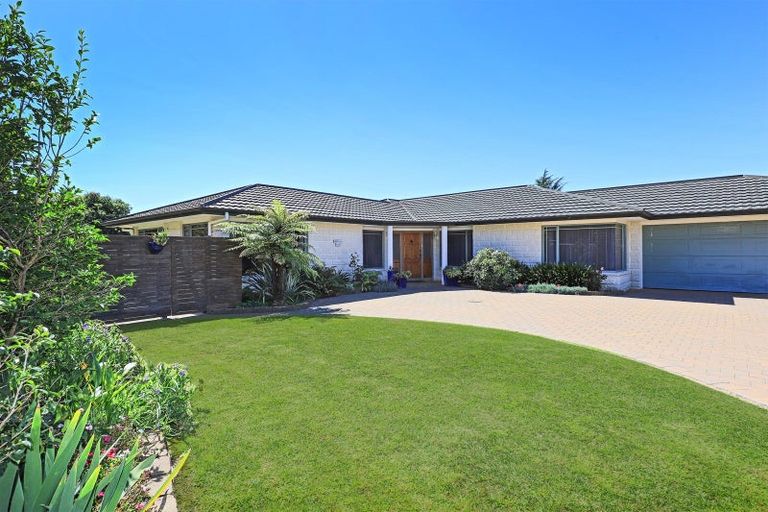 Photo of property in 28 Kensington Drive, Taradale, Napier, 4112