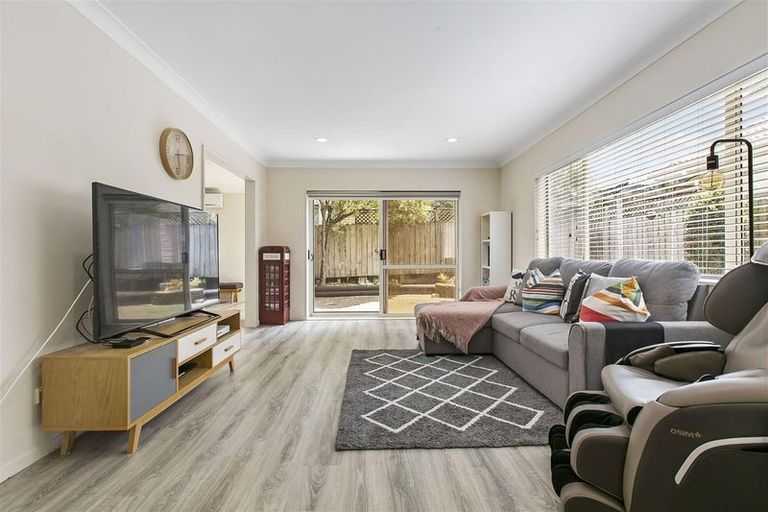 Photo of property in 2/20 Penruddocke Road, Half Moon Bay, Auckland, 2012