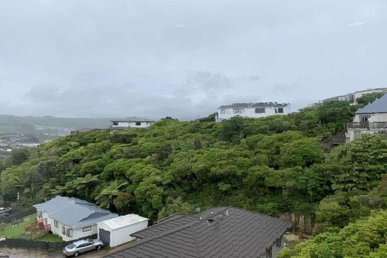 Photo of property in 82a Stewart Drive, Newlands, Wellington, 6037