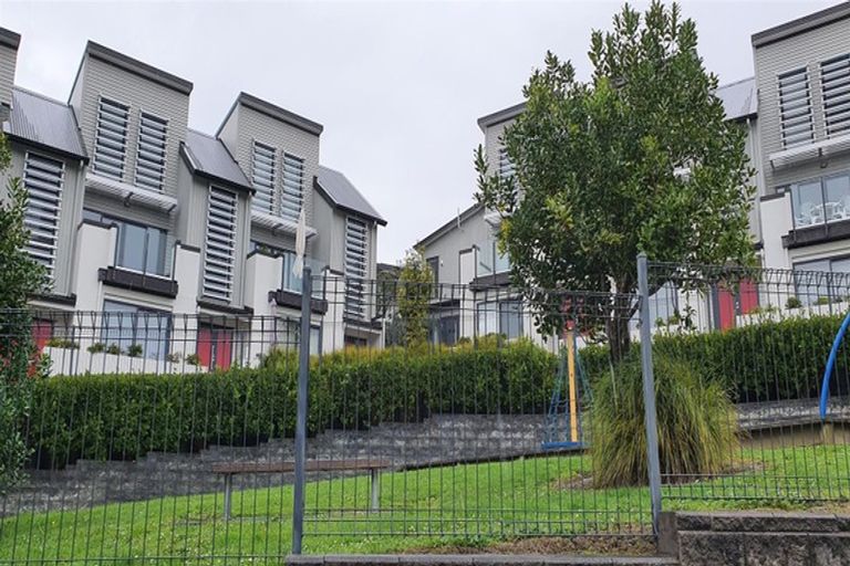 Photo of property in 2/10 Silver Moon Road, Albany Heights, Auckland, 0632