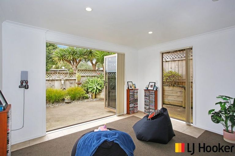 Photo of property in 12 Merlot Lane, Pukekohe, 2120